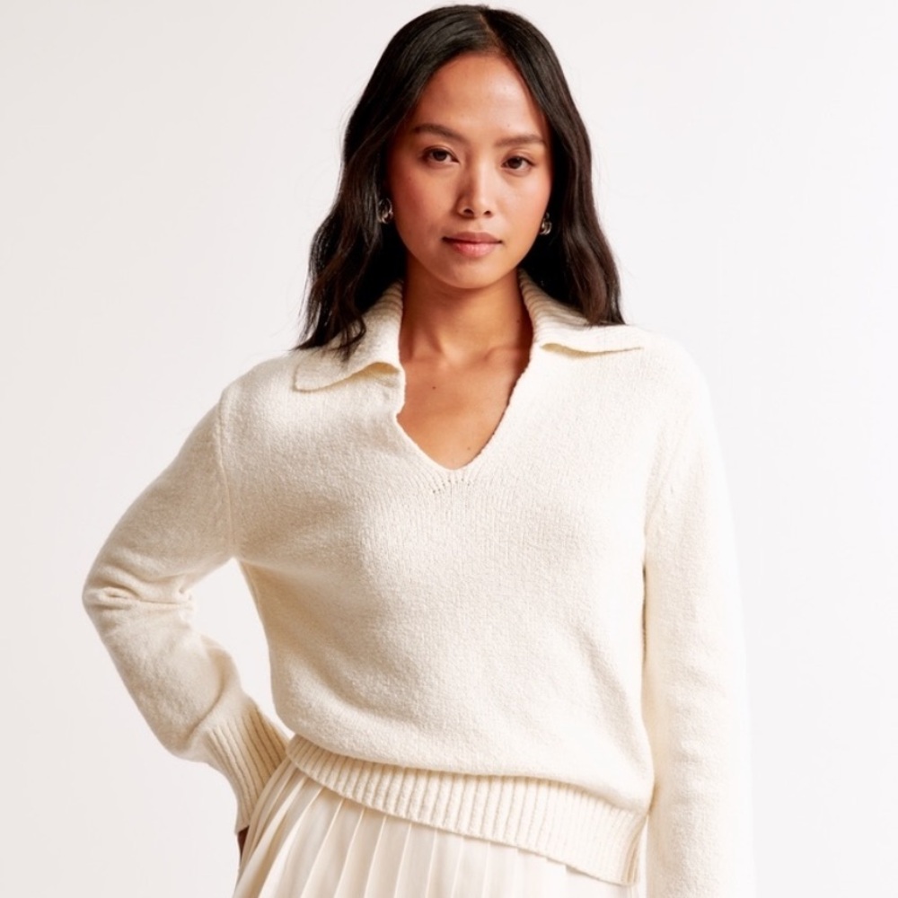 Abercrombie & Fitch Notch Neck Sweater in Cream
